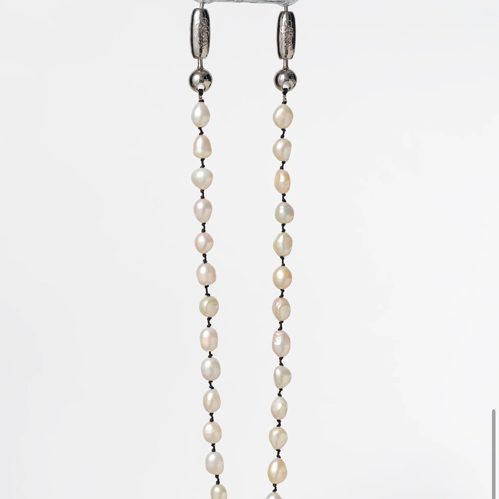 OSSA NEW YORK Shoulder Length Pearl Chain